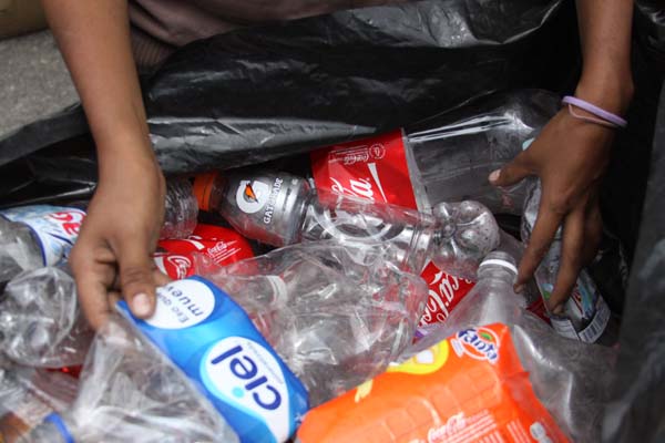 Entre la basura que más se recolectó se encuentran envases de PET.