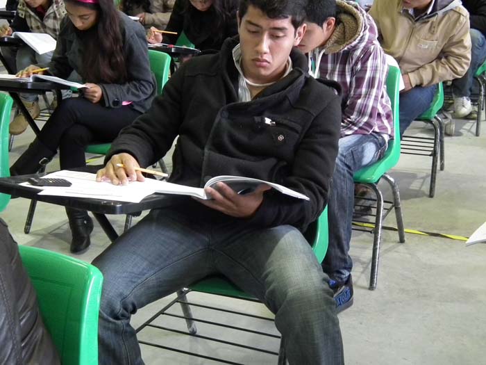 Baja el índice de deserción escolar.