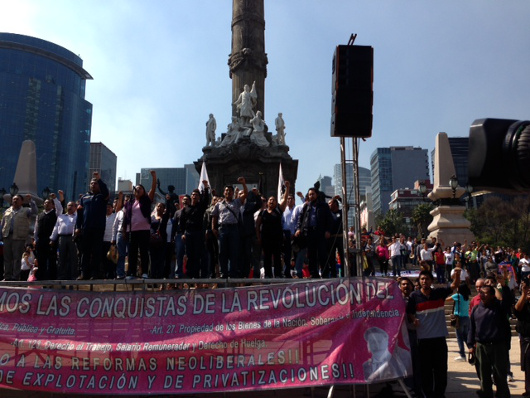 CNTE encabeza ceremonia por aniversario de la Revolución 