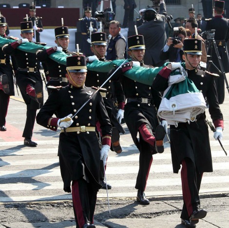 Elementos del Ejército Mexicano y de la Secretaría de Marina en la conmmemoración del 103 aniversario de la Revolución Mexicana