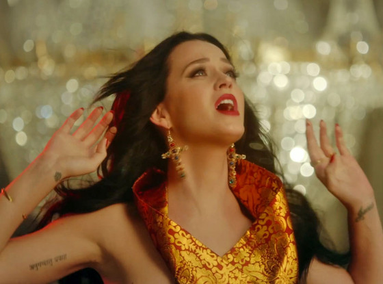 Katy en su nuevo video Unconditionally.