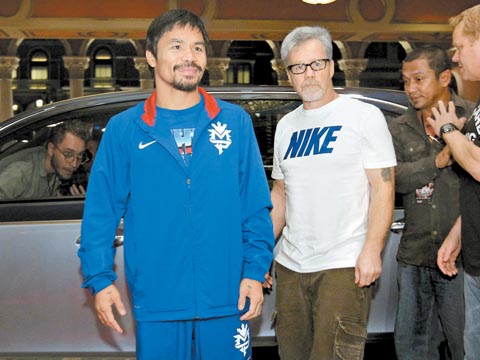 Manny Pacquiao, con su entrenador Freddie Roach. 