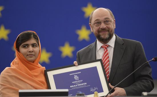 Recibe Malala premio Sájarov