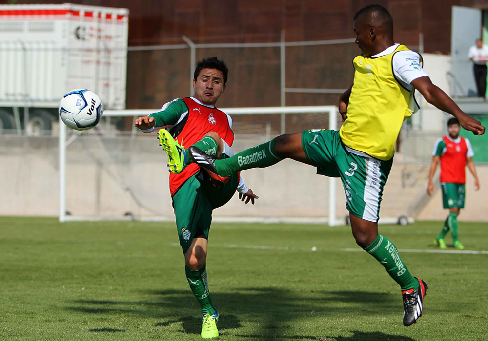 Santos Laguna espera la llegada de Oribe Peralta y Alonso Escoboza.