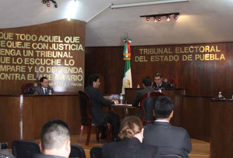 Sesión en el Tribunal Electoral del Estado.