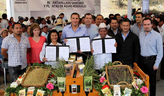 Entrega el gobernador obras en el municipio de Atlixco.