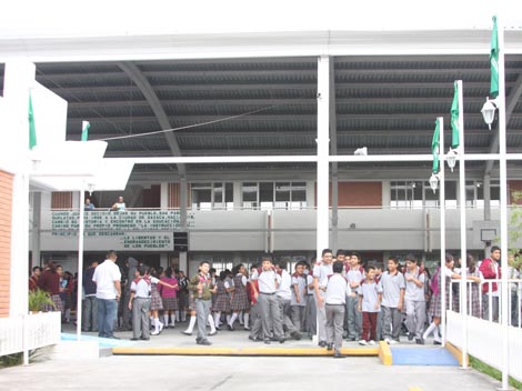 Escuela Secundaria Técnica número 102, “Edmundo Guajardo Acosta" donde el menor cursaba el segundo grado.
