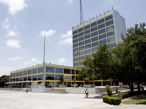 La universidad obtuvo una calificación negativa. 