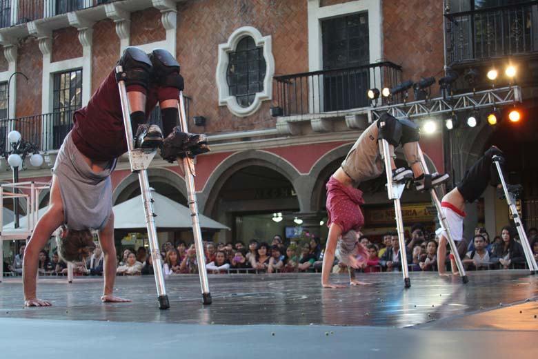 Los australianos de "Elevate" bailaron por los aires poblanos.