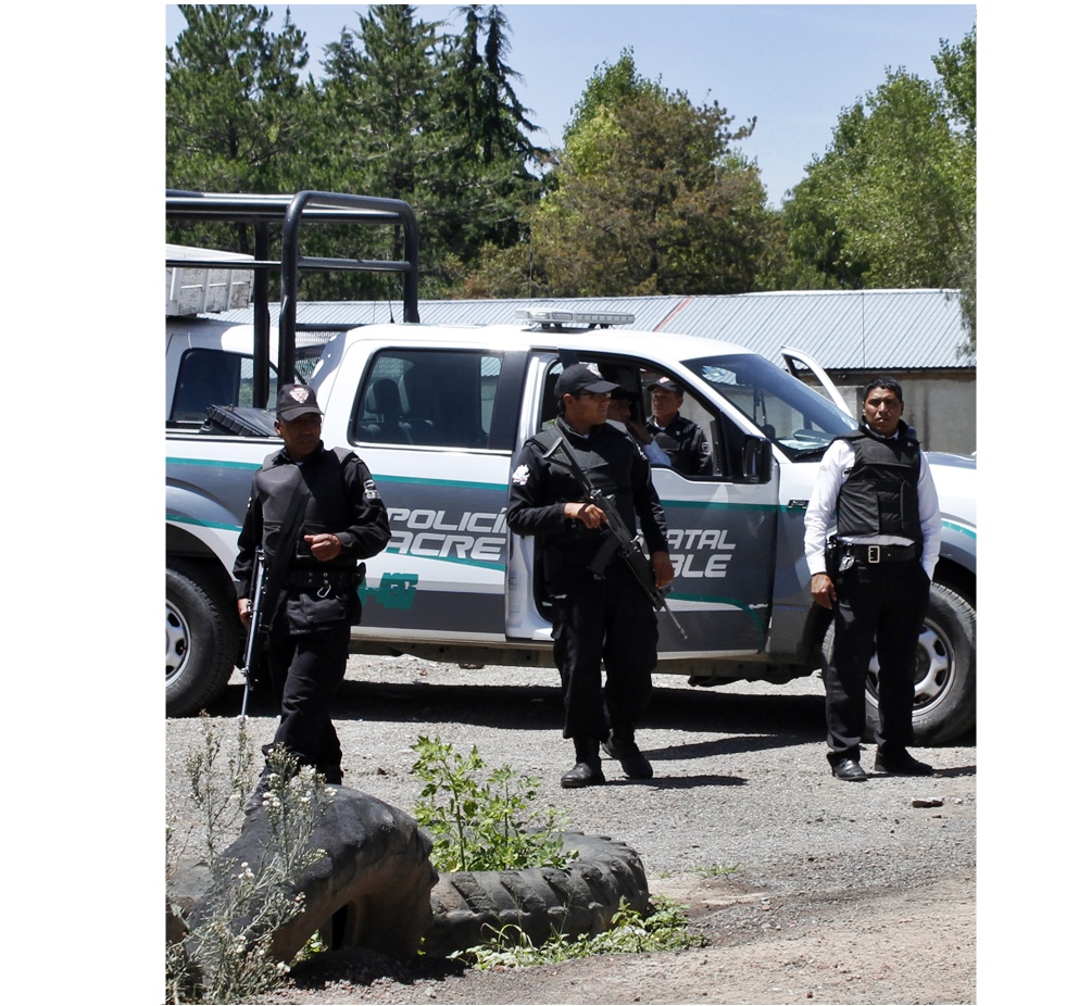 La policía estatal resguarda la zona; mientras, la PGJEH investiga. 