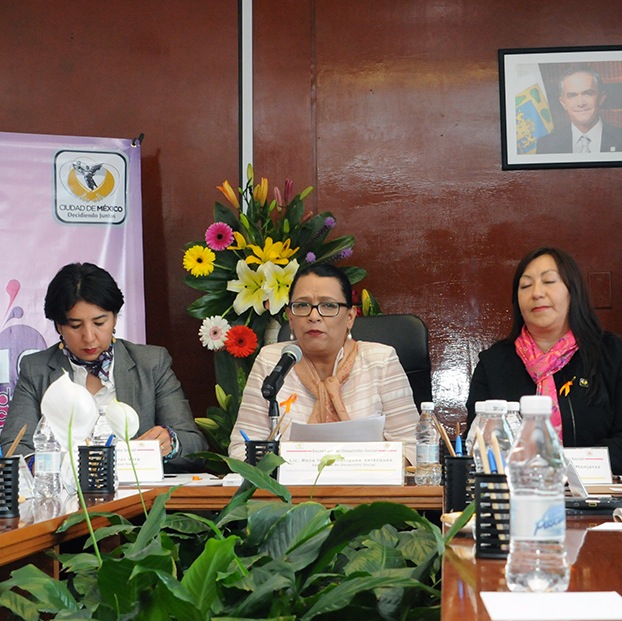 La secretaria de Desarrollo Social del DF, Rosa Icela Rodríguez, entregó 661 tarjetas del programa Nueva Vida a los 68 a adultos mayores de las delega