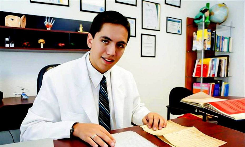 Andrew presentó su propuesta educativo para jóvenes superdotados.