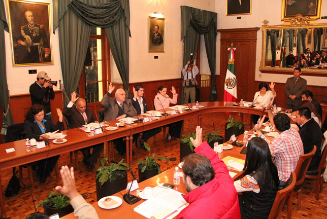 En sesión solemne de Cabildo de Toluca.