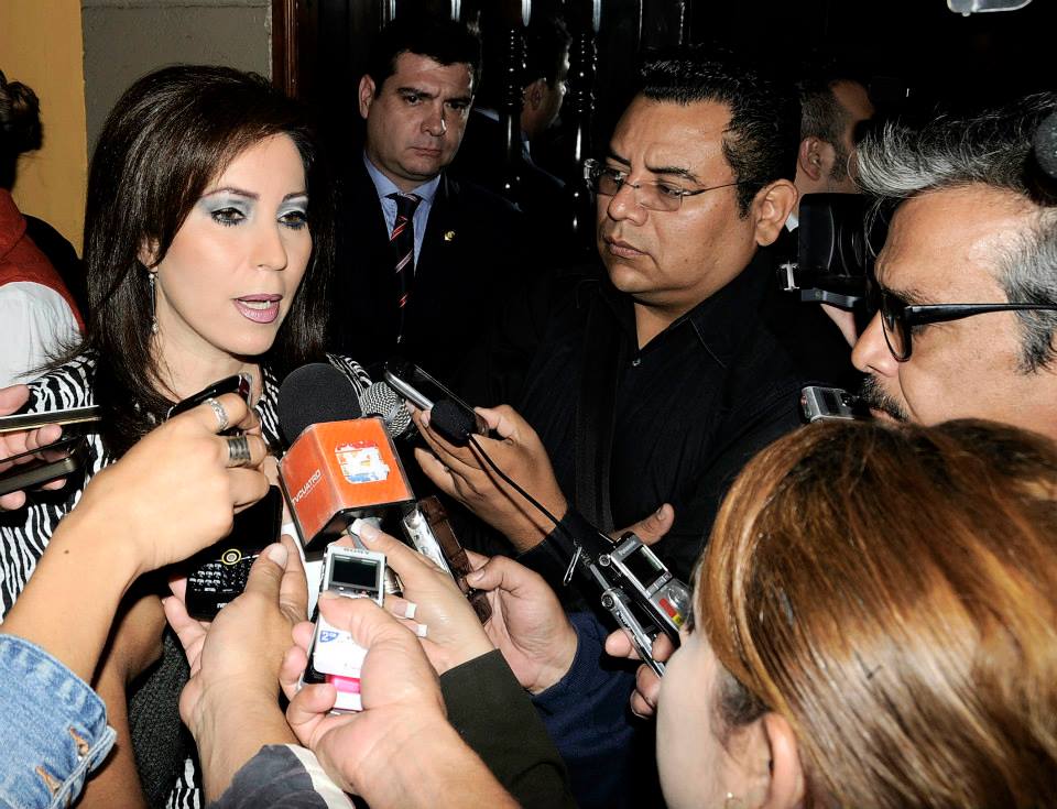 La alcaldesa se reunió con legisladores panistas.