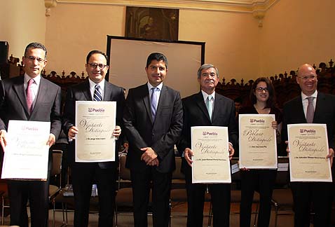 El presidente municipal, Eduardo Rivera Pérez, y los asistentes al evento.