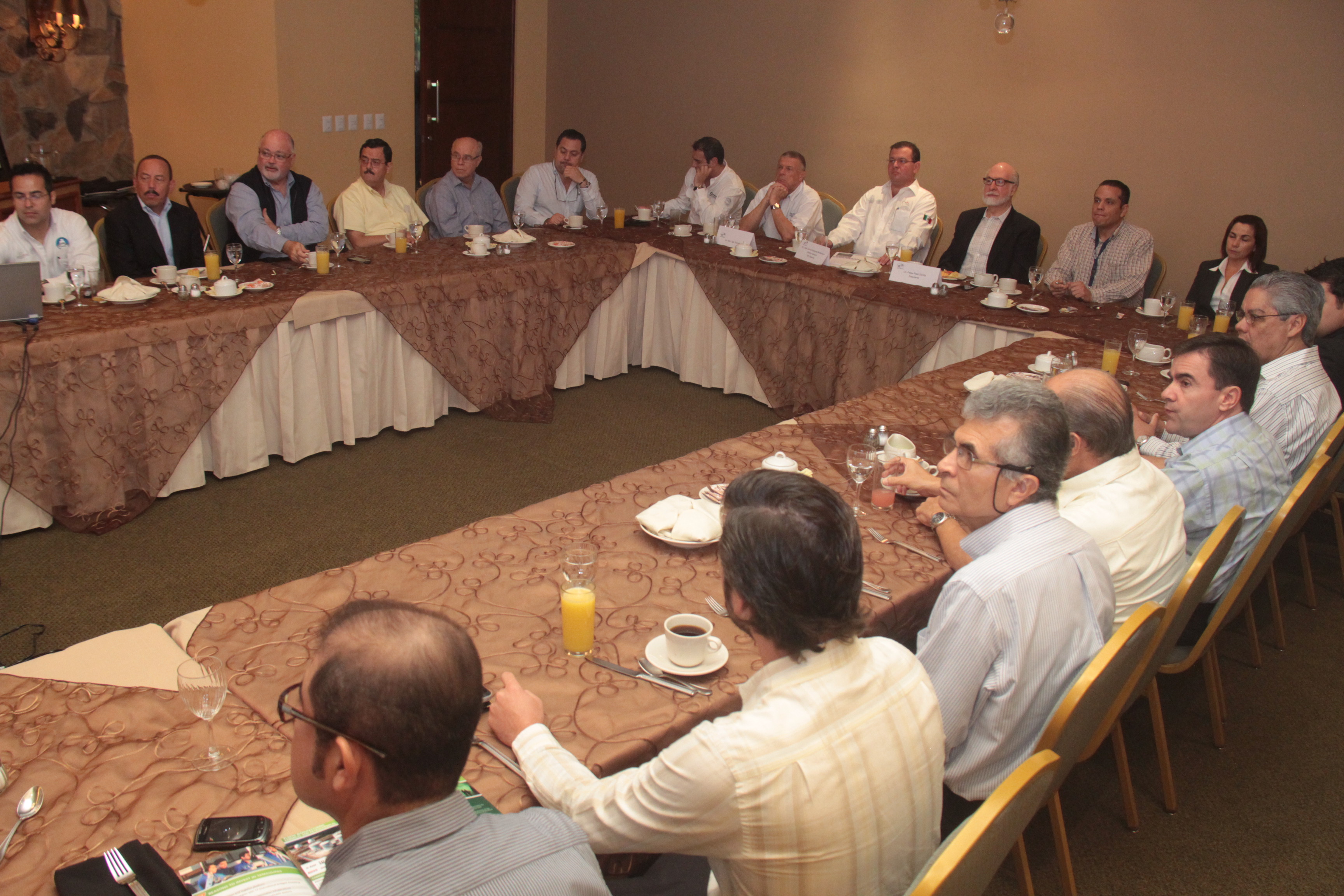 La sesión del Consejo Empresarial Mexicano de Comercio Exterior, Inversión y Tecnología AC Tamaulipas se realizó en el Club de Industriales.