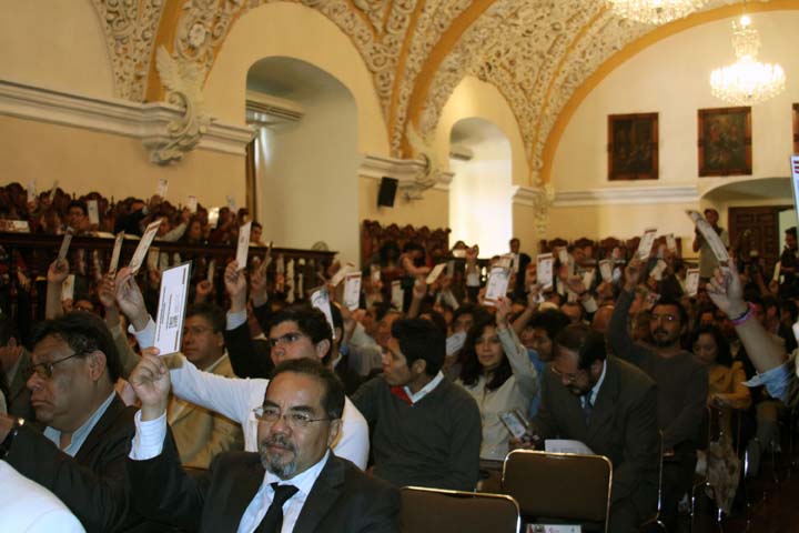 Sesión del Consejo Universitario de la UAP.