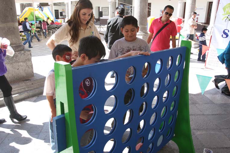 Fortalece SEDIF vínculo con familias adoptivas.