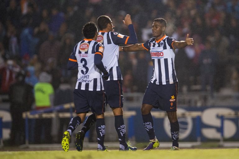 Marlon de Jesús festeja una de sus anotaciones ante Deportivo Quito