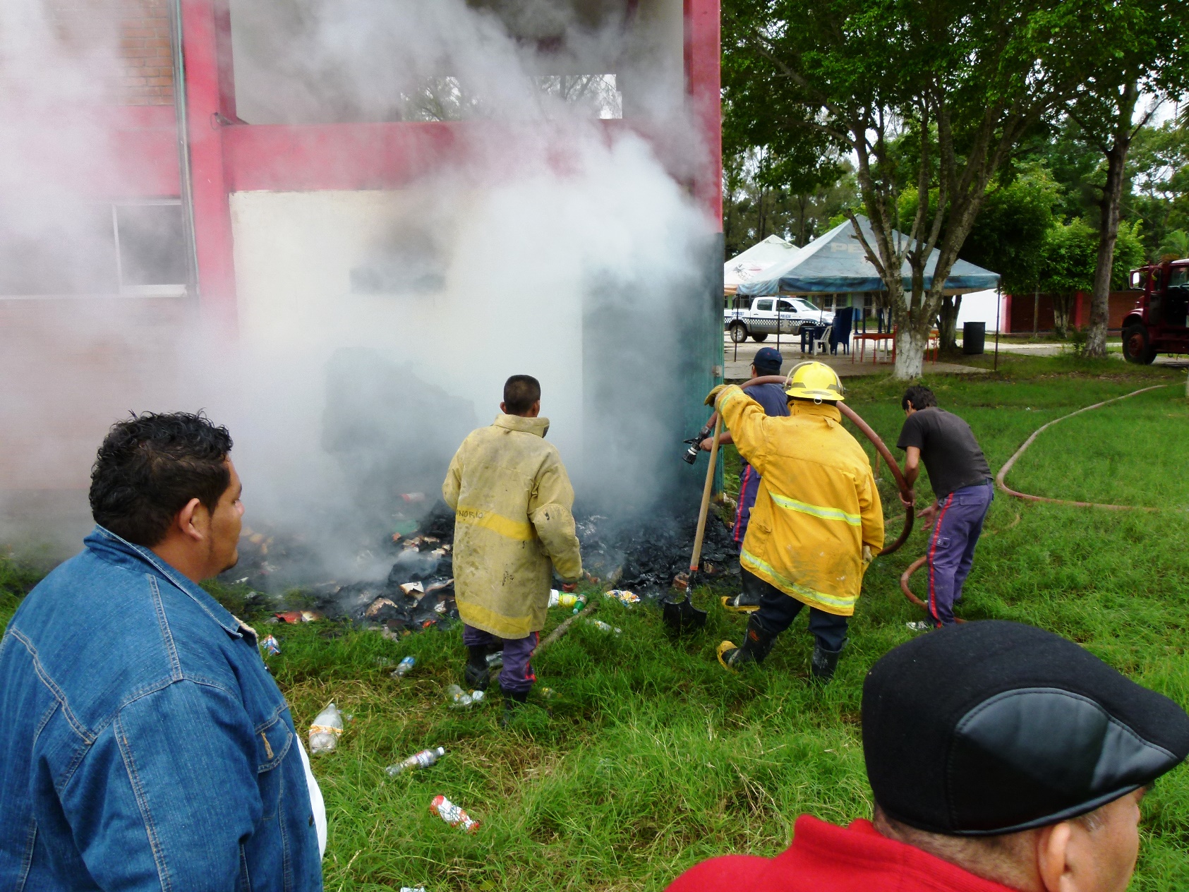 Miles de libros incinerados