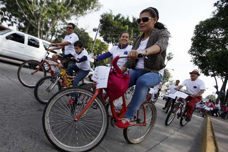 Familias completas acudieron al recorrido por avenidas de la ciudad