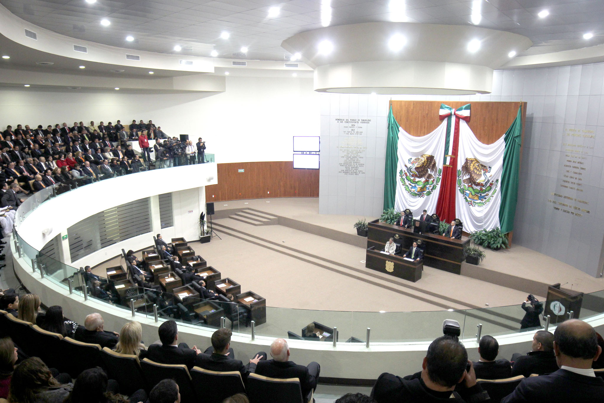 La Mesa Directiva del Congreso del Estado, integrada por los Diputados Ramiro Ramos Salinas, Irma Leticia Torres Silva y Patricio Edgar King López, ci