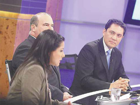 Juan Carlos Ruiz estuvo ayer en el programa "Cambios" junto a Édgar Romo y el tesorero estatal.