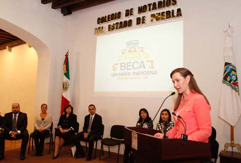 Colegio de Notarios entregó un donativo por 113 mil pesos.