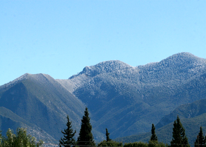 Con hielo se vieron algunas crestas de la Sierra de Zapalinamé.