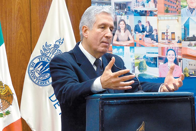 David Noel Ramírez. 