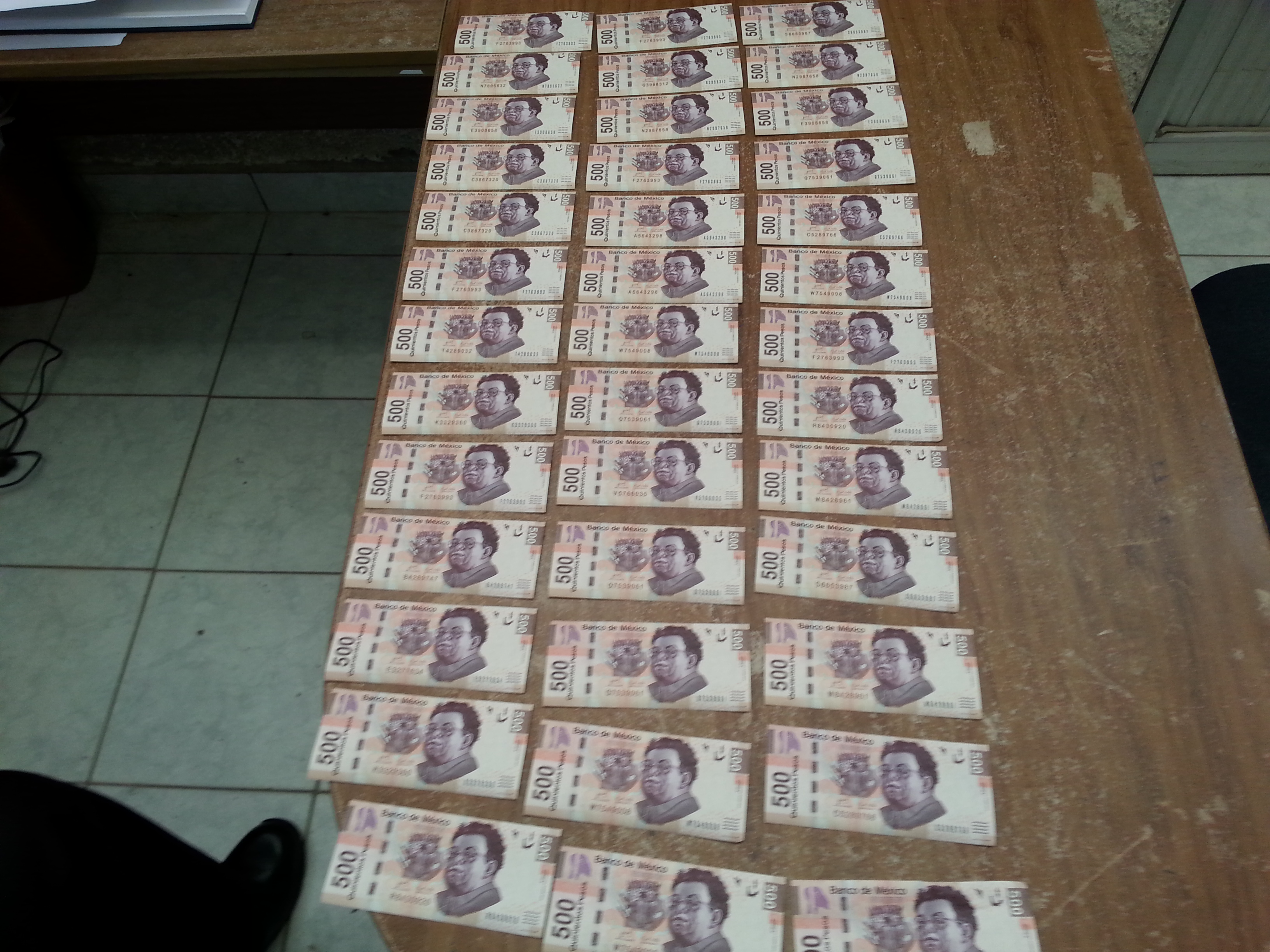 El paquete de billetes fue puesto a disposición del Agente del Ministerio Público de la Federación.