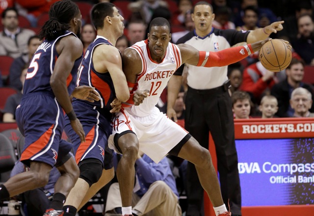 Ayón vio acción en la derrota de Atlanta  