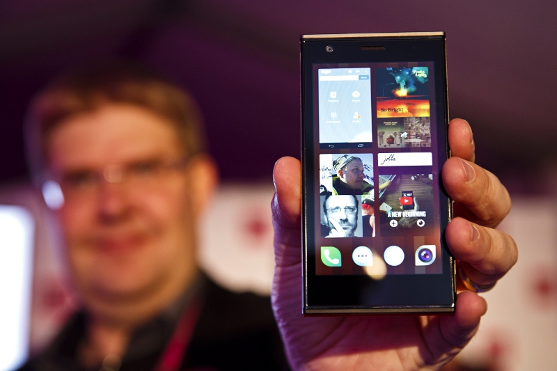 El smartphone Jolla es mostrado en Helsinki