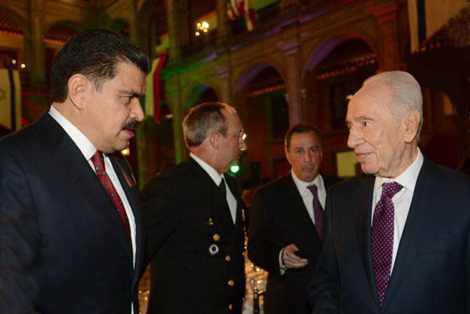 El gobernador Francisco Olvera tuvo la oportunidad de intercambiar puntos de vista con el mandatario unos minutos y el secretario de Relaciones Exteri