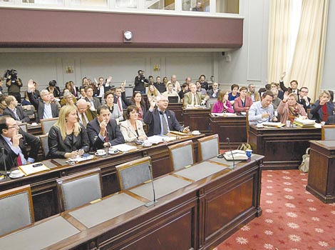 La controvertida propuesta recibió 13 votos a favor y 4 en contra.