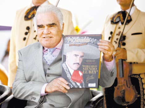 El cantante presentó la publicación, la cual básicamente es de imágenes.