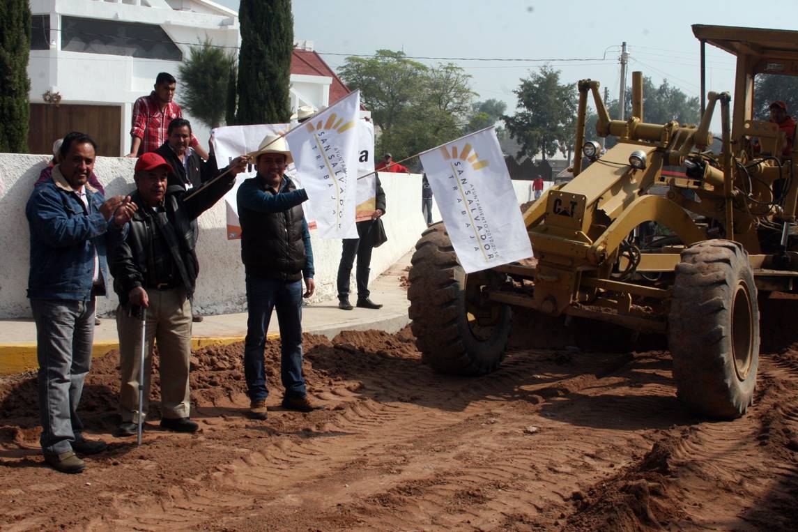 Se realizarán 4 pavimentaciones asfálticas y un drenaje sanitario. 