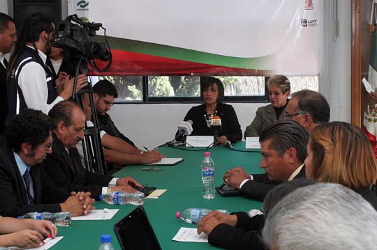 Signan convenio de colaboración para avanzar en metas de alfabetización.