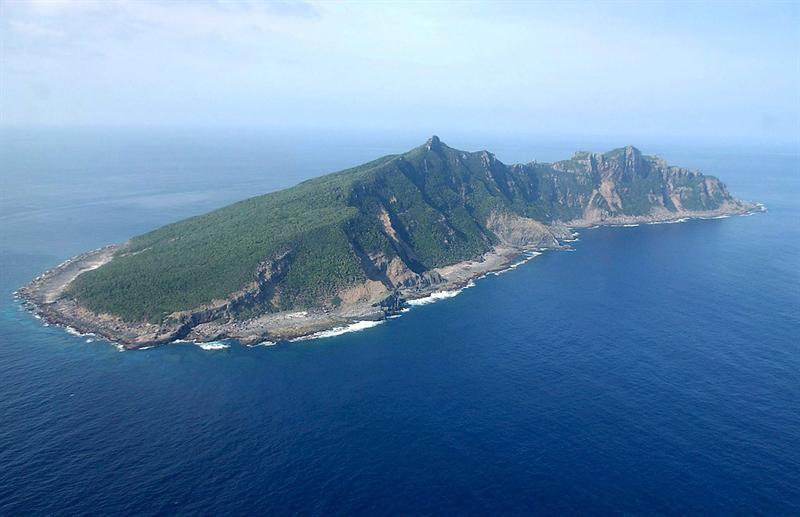 Vista aérea de la isla Uotsuri, una de las islas disputadas de Senkaku, en el mar del Este de China