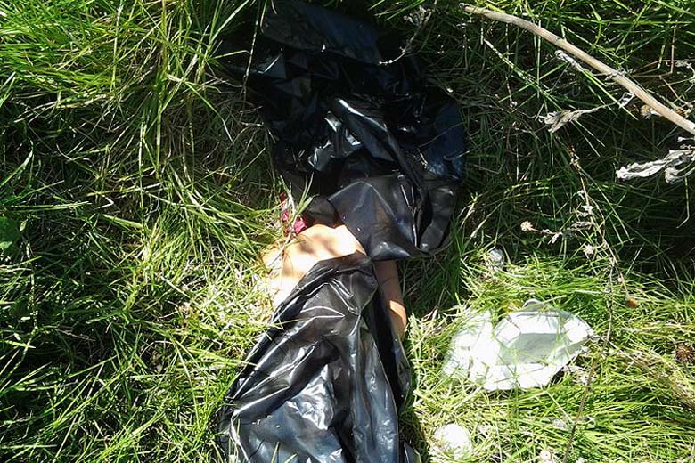 El cuerpo de la menor estaba envuelto en bolsas negras.