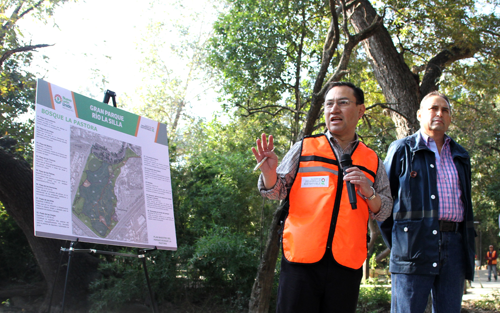 Fernando Gutiérrez Moreno, secretario de Desarrollo Sustentable, realizó un recorrido por las obras del parque ecológico.