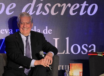 Mario Vargas Llosa durante la presentación en la FIL de Guadalajara, de su último libro. 