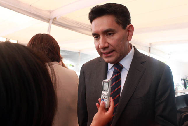 Adrián Fuentes Villalobos.