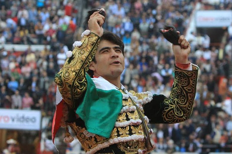 Entradón en La México - Joselito Adame 