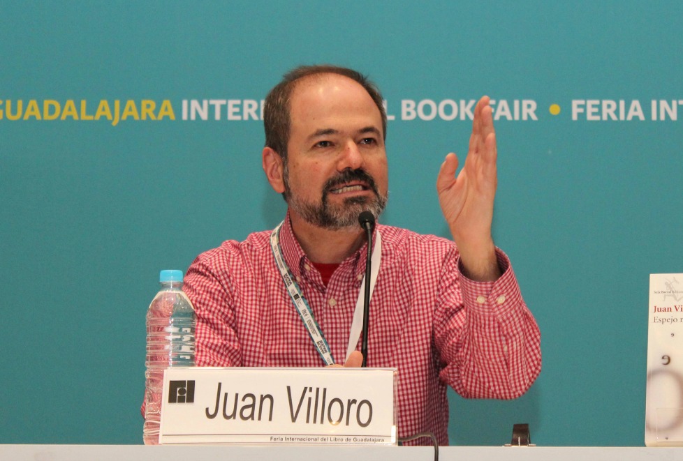 Juan Villoro en la presentación de libro Espejo retrovisor