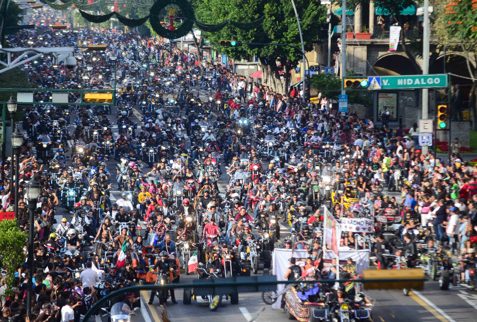 Alrededor de cinco mil personas participaron en el desfile por el Día Internacional del Motociclista.