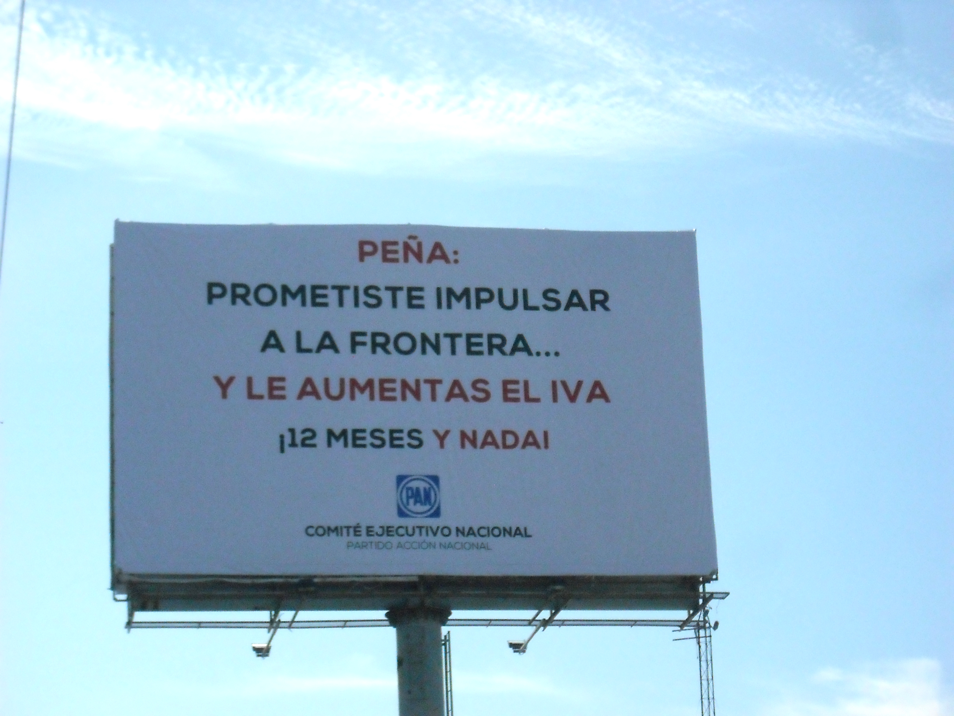 El espectacular fue colocado en una de las avenidas más importantes y transitadas de la ciudad fronteriza. 