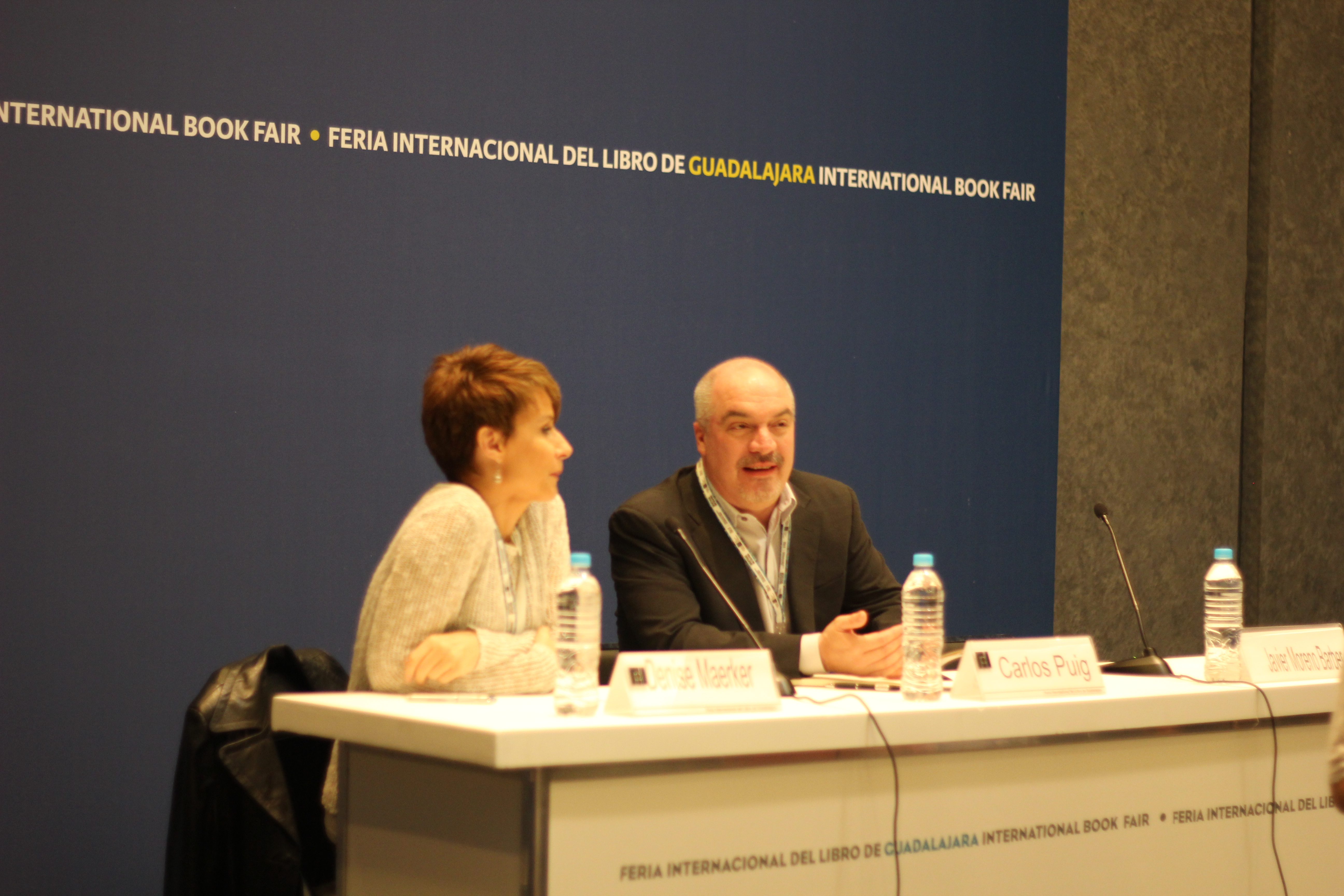 La FIL Guadalajara y El País realizaron el foro "¿Qué papel le queda al periodismo?", donde participaron Carlos Puig, Denise Maerker y Javier Moreno