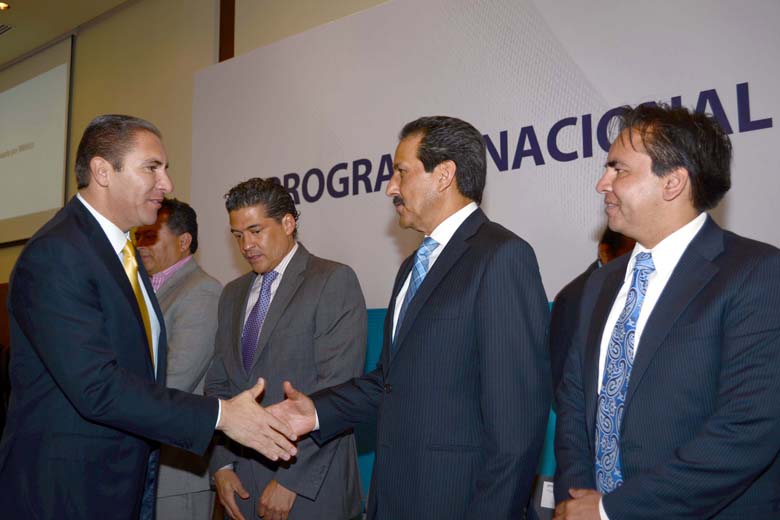 El gobernador Rafael Moreno Valle y el Rector Alfonso Esparza Ortiz.