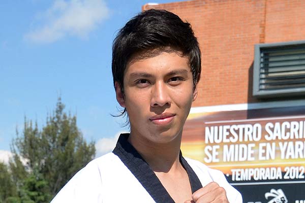 Hugo Palacios, taekwondoín de Aztecas puso en alto el nombre de su institución